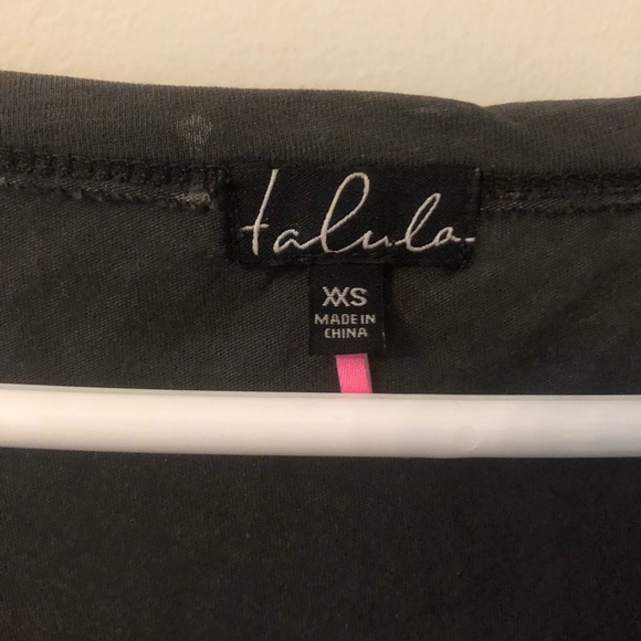 Grey t shirt with flowers from aritzia - Picture 3 of 3